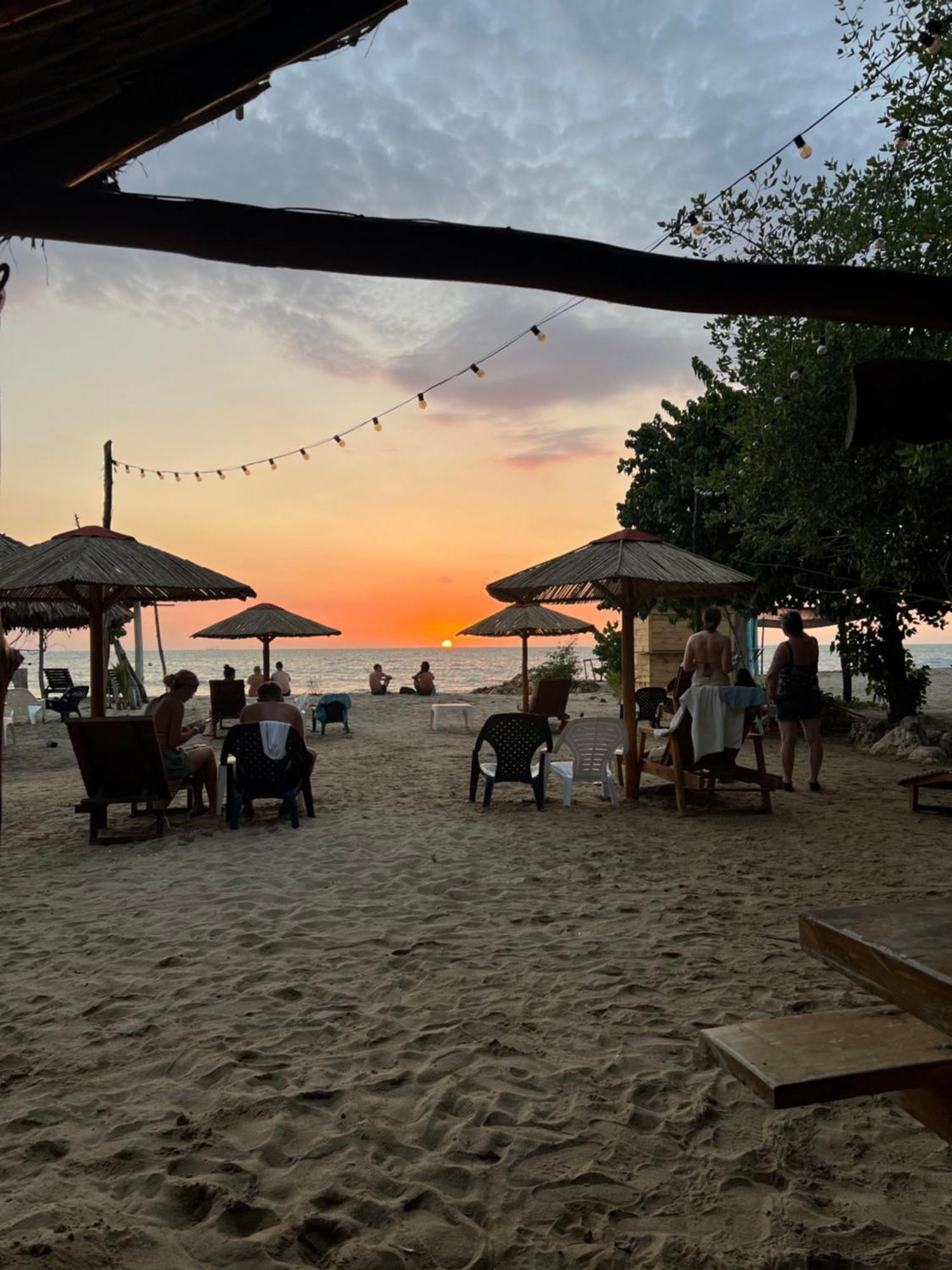 Hostel Beach House Rincon Exterior photo